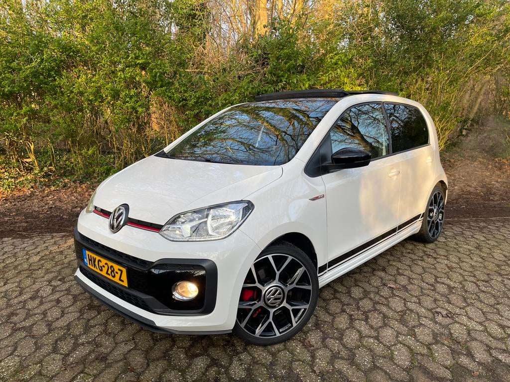 Volkswagen UP! GTI ! 1.0 TSI 115PK 5-Deurs! Pano! Lage KM!, Auto's, Volkswagen, Voorwielaandrijving, 970 kg, Stof, Wit