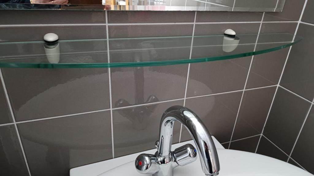 Glazen badkamerplanken en planchet, Huis en Inrichting, Badkamer | Complete badkamers, Zo goed als nieuw, Ophalen