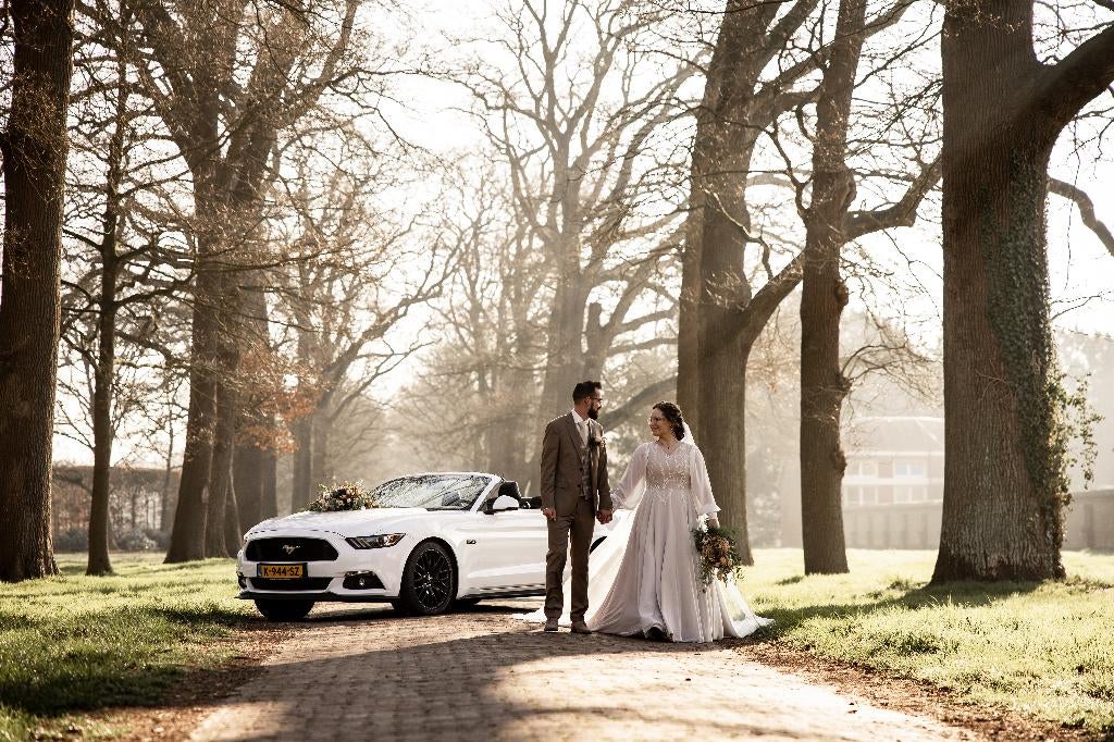 FORD MUSTANG trouwauto huren zelf rijden Cabrio mustang wit, Trouwauto