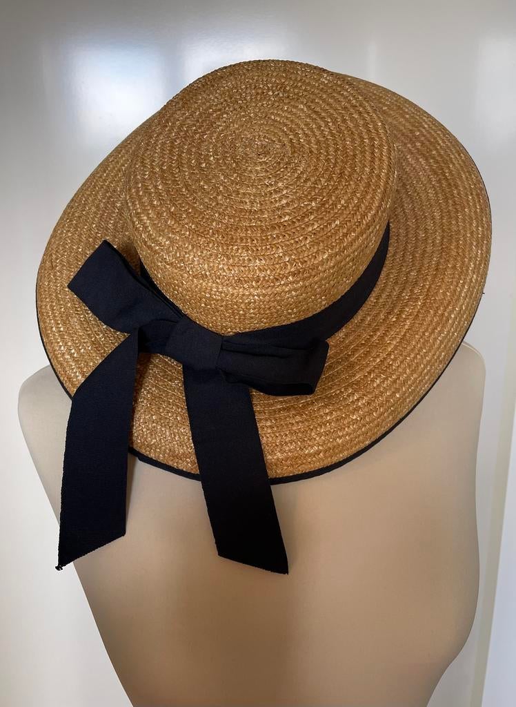 Hoed stro maat 54 ( kleine maat ) zwarte band, Ophalen of Verzenden, Zo goed als nieuw