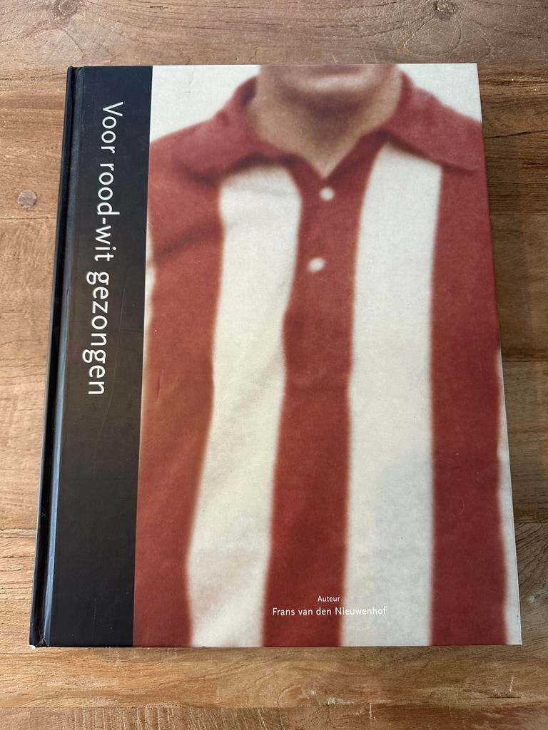 PSV boek Voor rood-wit gezongen, Boeken, Ophalen of Verzenden, Zo goed als nieuw, Balsport