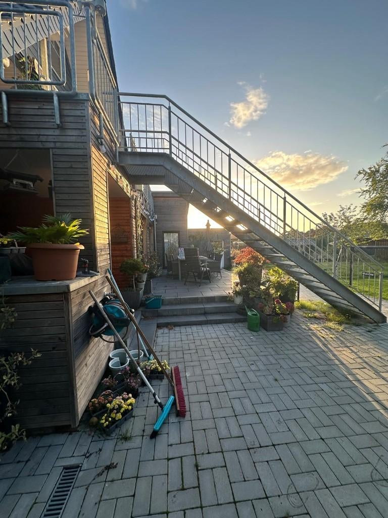 Tuintrap Buitentrap met bordes als nieuw, Ophalen, Zo goed als nieuw, Trap, 2 tot 4 meter