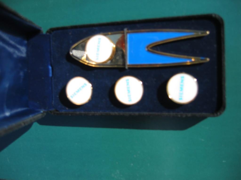 Set van golf markers en pitching fork in luxe etui, Sport en Fitness, Golf, Ophalen of Verzenden