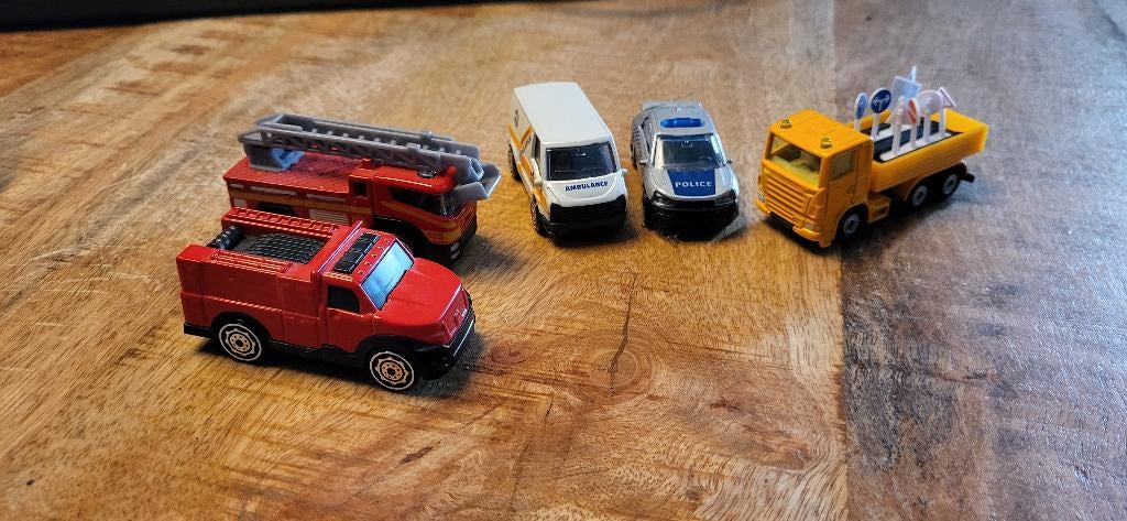 hulpvoertuigen speelgoed auto's, Kinderen en Baby's, Speelgoed | Speelgoedvoertuigen, Ophalen of Verzenden, Zo goed als nieuw