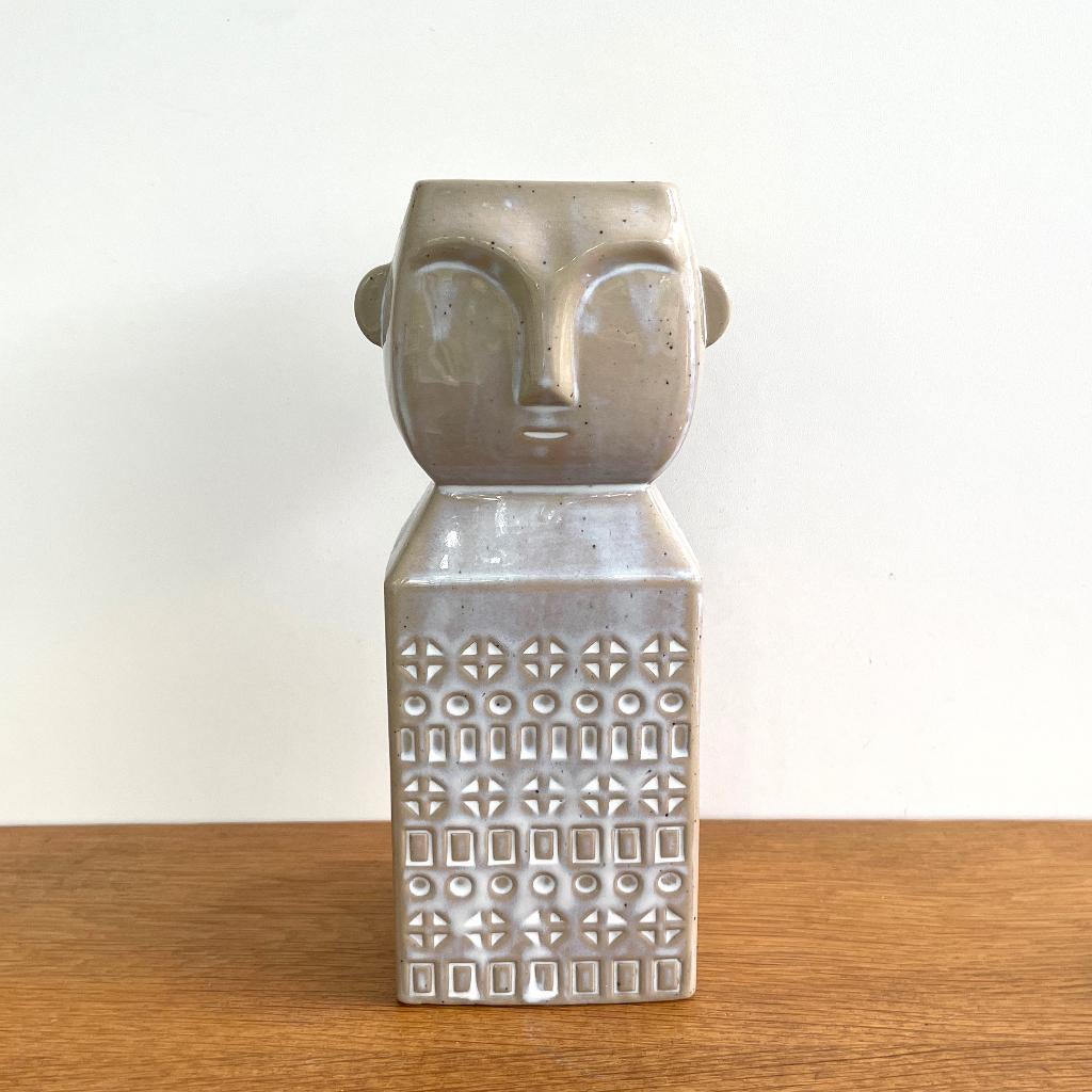 bijzondere keramiek VAAS abstract gezicht beigegrijs glazuur, Overige kleuren, Aardewerk of Porselein, Ophalen of Verzenden, Zo goed als nieuw