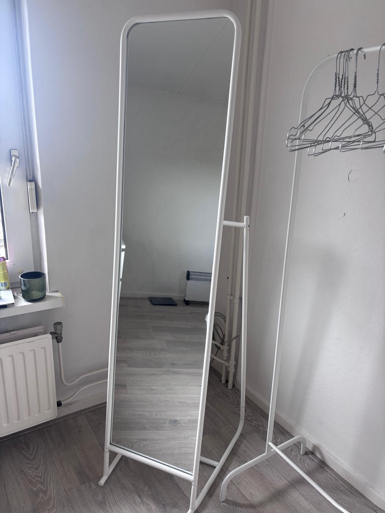 Witte staande spiegel Ikea (nog geen jaar oud), Ophalen, Minder dan 50 cm, Zo goed als nieuw, 150 tot 200 cm