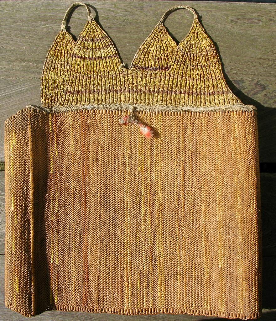 PAPOEA GEWEVEN HARNAS OP SOKKEL VAN WENGE, Antiek en Kunst, Kunst | Niet-Westerse kunst, Ophalen of Verzenden