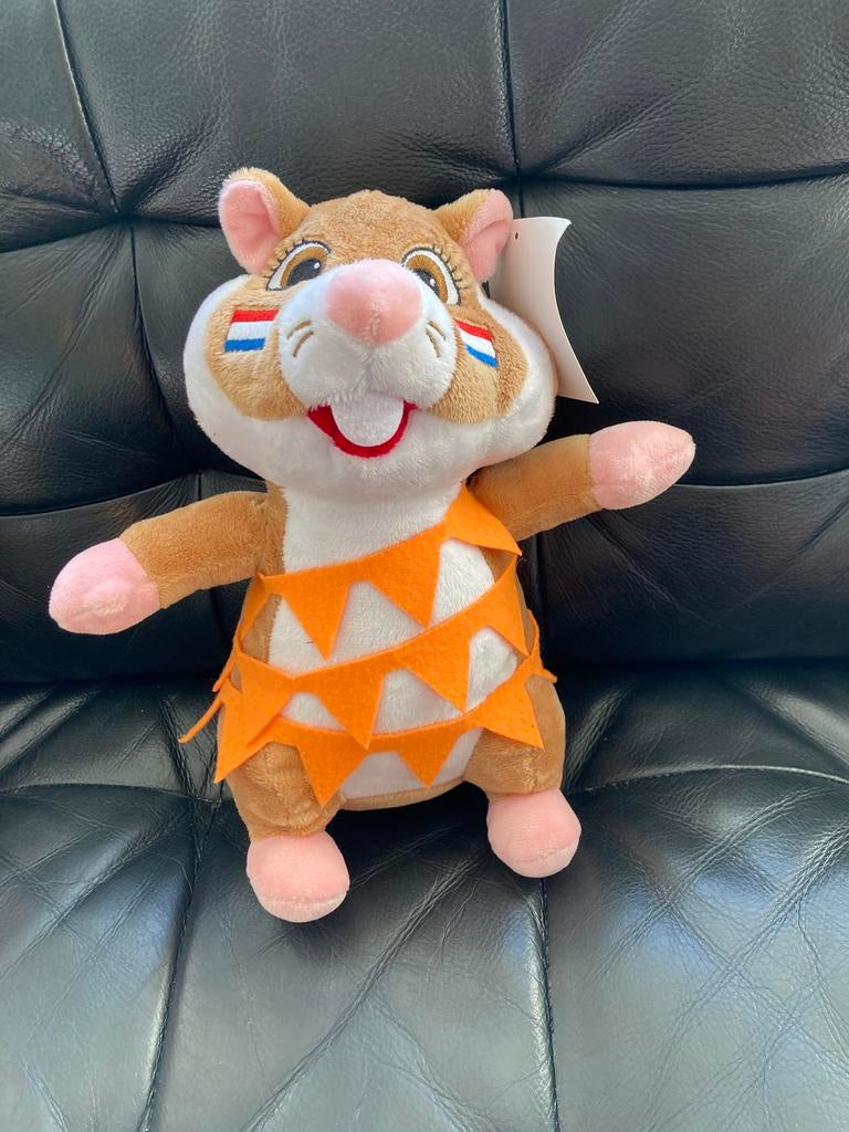 Ah hamster met oranje vlaggertjes, Ophalen of Verzenden, Zo goed als nieuw, Overige typen