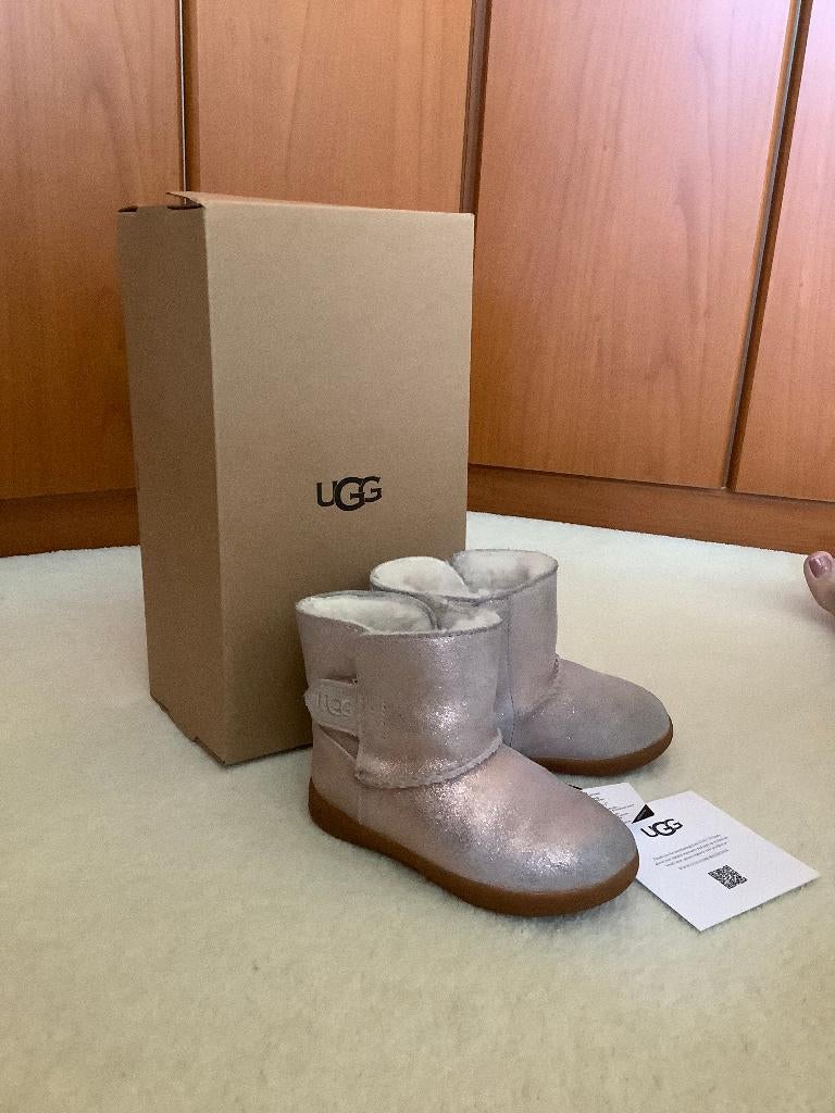 UGG, maat 23,5., UGG, Meisje, Laarsjes, Ophalen of Verzenden