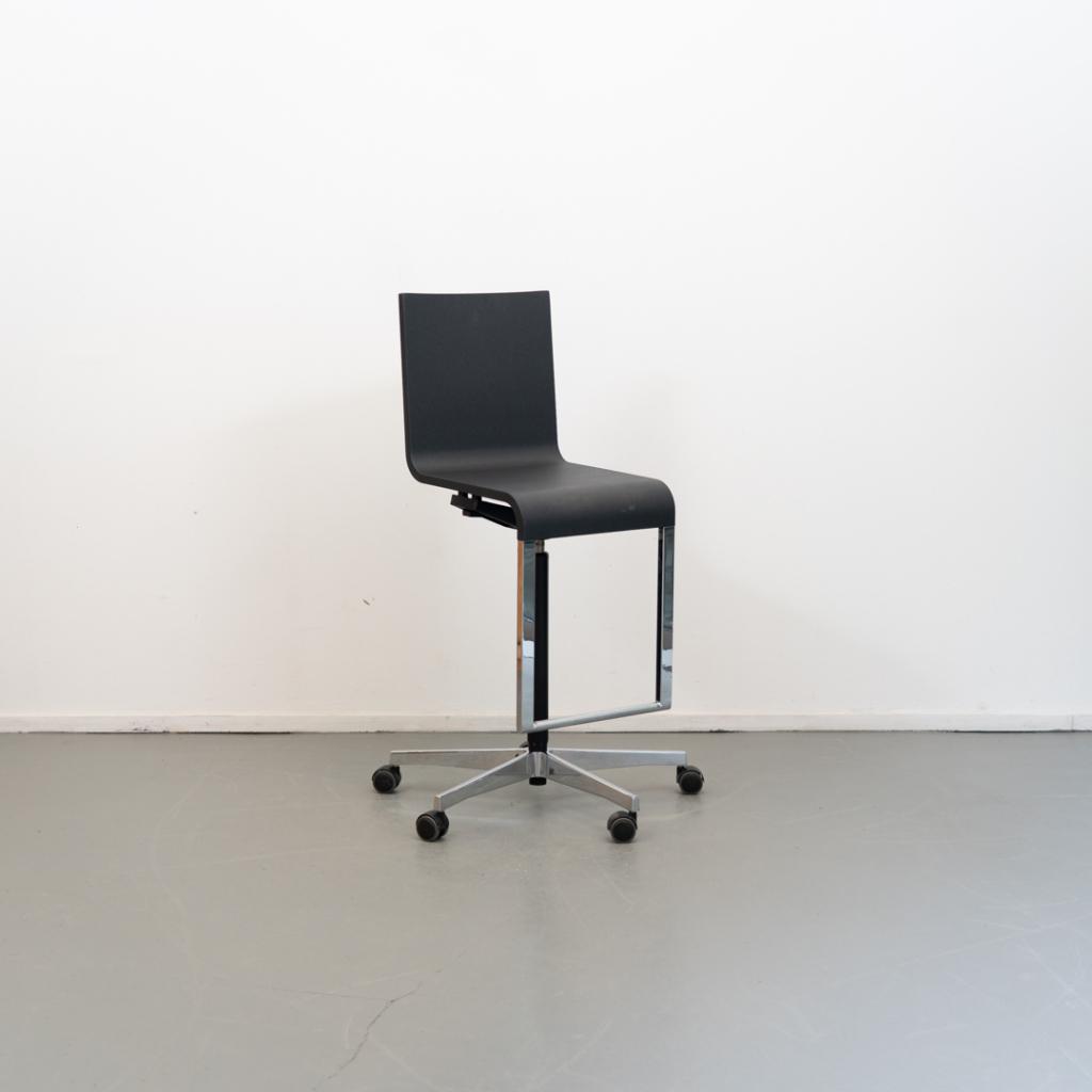 1x Vitra Maarten van Severen .04 Counter chair Zwart Chroom