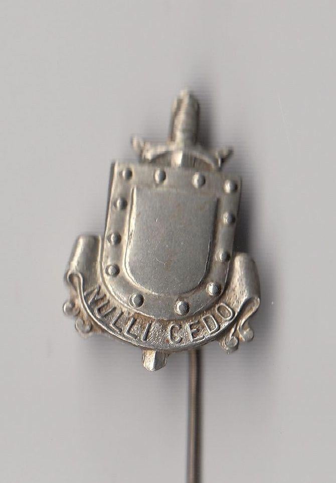 Nulli Cedo Infanterie embleem speldje, Niet vindbaar, Niet vindbaar, Nederland, Embleem of Badge