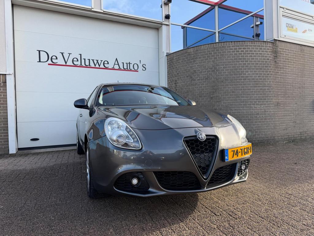 Alfa Romeo Giulietta 1.4 T Distinctive|PDC|Clima|Cruise|, Voorwielaandrijving, Euro 5, Stof, Gebruikt