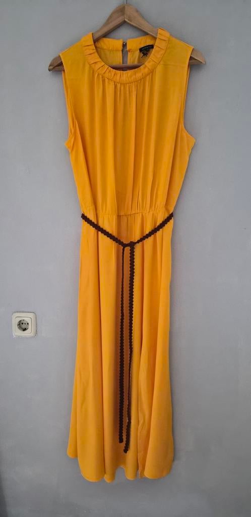 Caroline biss satinlook midi dress, Kleding | Dames, Jumpsuits, Geel, Maat 42/44 (L), Nieuw, Ophalen of Verzenden