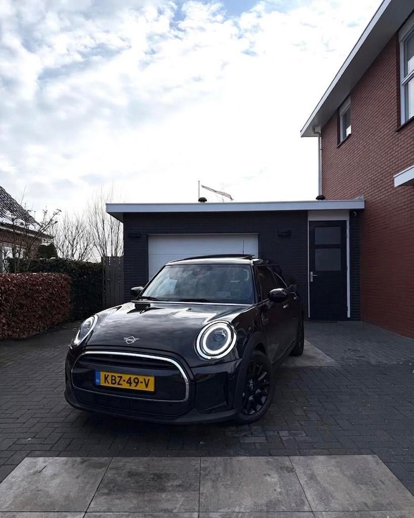 Mini Cooper 5 deurs automaat Full option Pano/Hud/harman/cam, Auto's, 136 pk, USB, Leder en Stof, Zwart