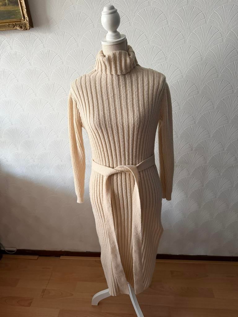 Prachtige beige jurk maat S, Ophalen of Verzenden, Zo goed als nieuw, Maat 38/40 (M), Beige