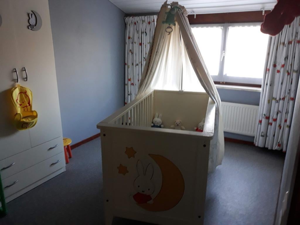 Babybedje met handgeschilderde Nijntje en nieuw matras, Kinderen en Baby's, Babywiegjes en Ledikanten, Ophalen of Verzenden