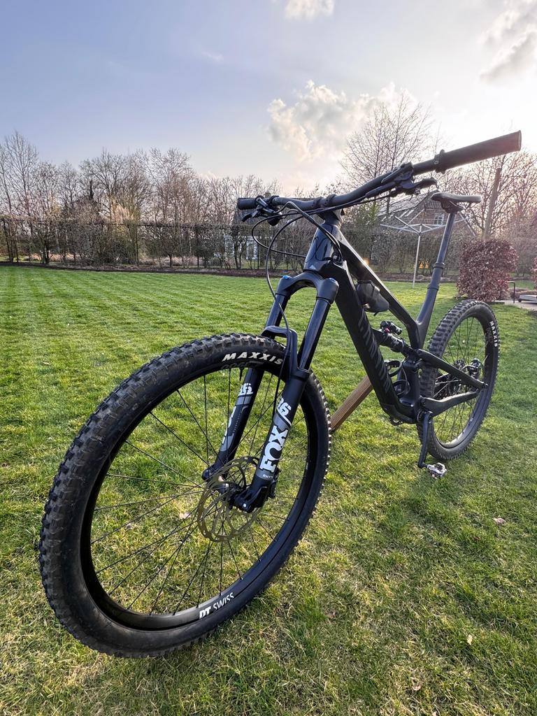 Canyon Spectral 29 CF 7 mountainbike met gratis fullfacehelm, Fietsen en Brommers, Fietsen | Mountainbikes en ATB, Overige merken