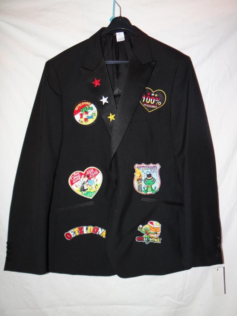 Leuk zwart OETELDONK/DEN BOSCH jas met emblemen (8), Ophalen, Maat 52/54 (L), Carnaval, Zo goed als nieuw