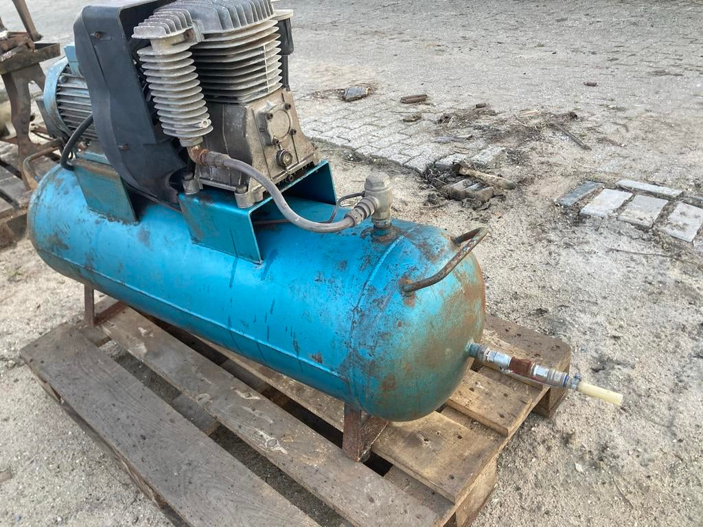 Gebruikte Grote Krachtstroom Compressor - Blauw, Ophalen, Gebruikt, 400 tot 800 liter/min, 10 bar of meer