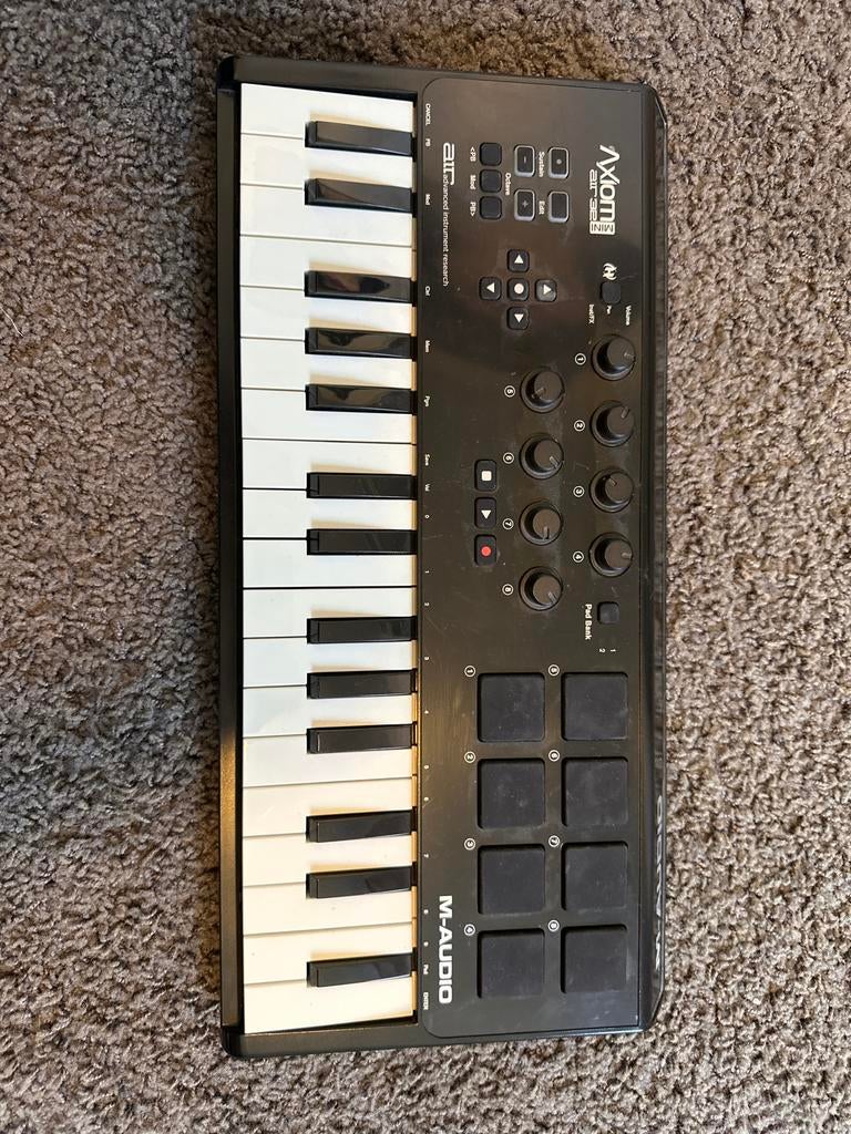 M-Audio Axiom Air 32 mini, Muziek en Instrumenten, Synthesizers, Overige merken, Zo goed als nieuw, Met midi-aansluiting, Overige aantallen