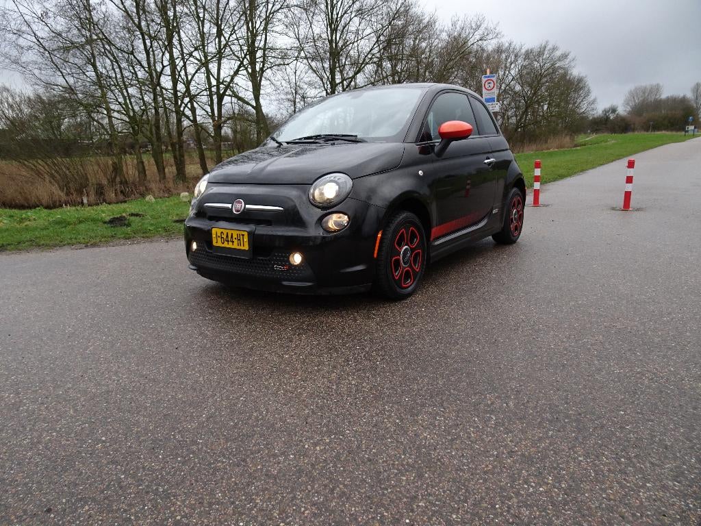 Fiat 500e 2016 Zwart  24kwh Aut. Digitaal Dashboard Climate, Zwart, 4 stoelen, Leder en Stof, Geïmporteerd
