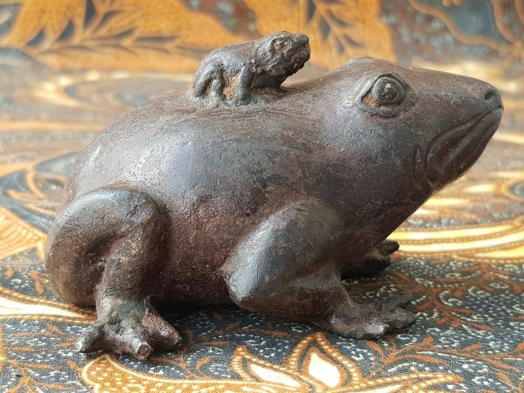 Mooi zwaar antiek Oosters brons beeldje van een kikker., Antiek en Kunst, Ophalen of Verzenden