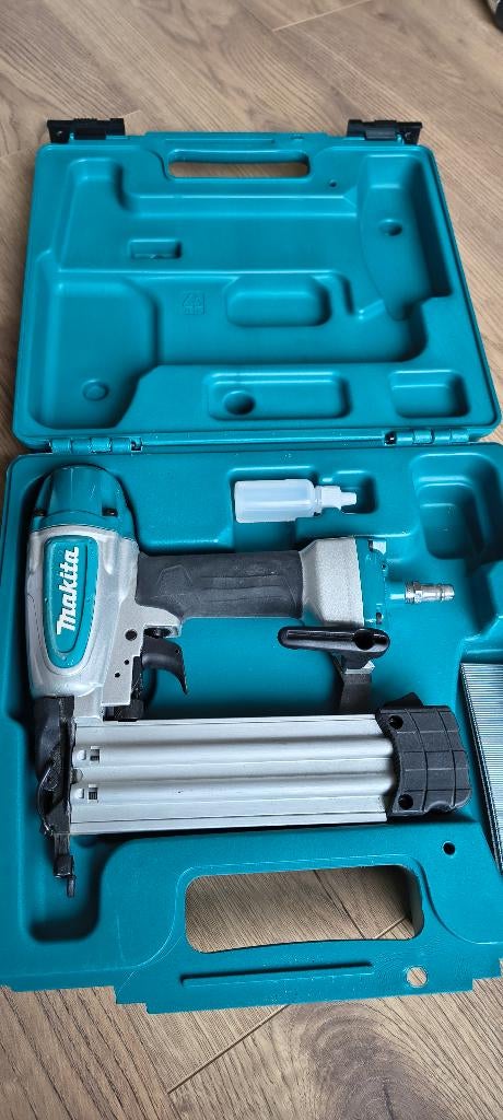 Mooie handige Makita AF506 Tacker, Doe-het-zelf en Verbouw, Ophalen of Verzenden, Zo goed als nieuw