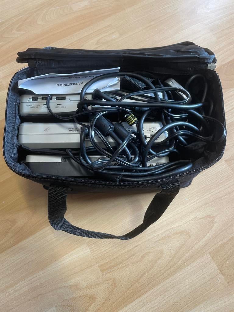 AKAI DVD speler met 2 schermen voor in de auto, Ophalen, Gebruikt