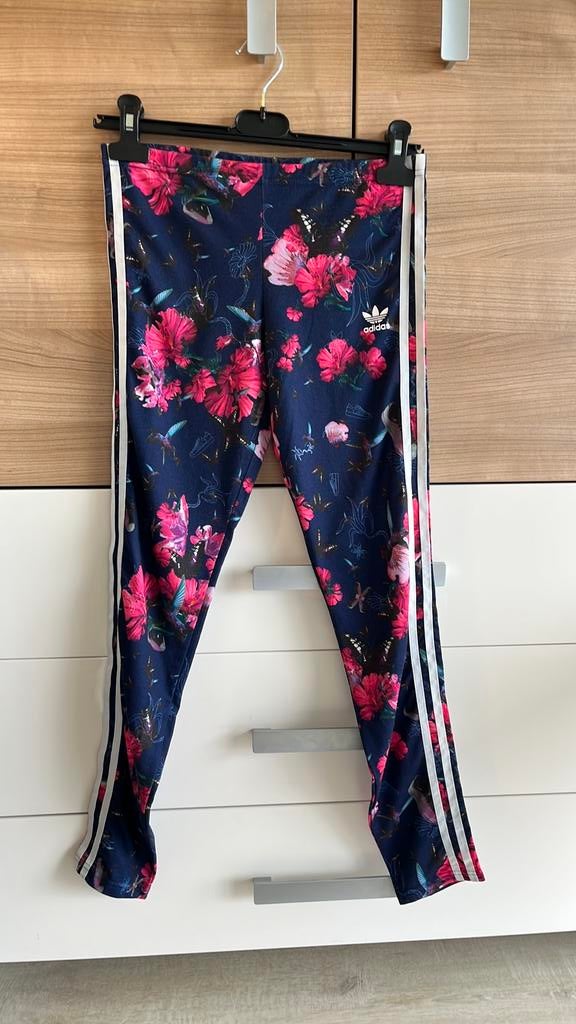 Prachtige Adidas sportlegging 170 valt beslist kleiner! 158, Ophalen of Verzenden, Zo goed als nieuw, Meisje, Sport- of Zwemkleding