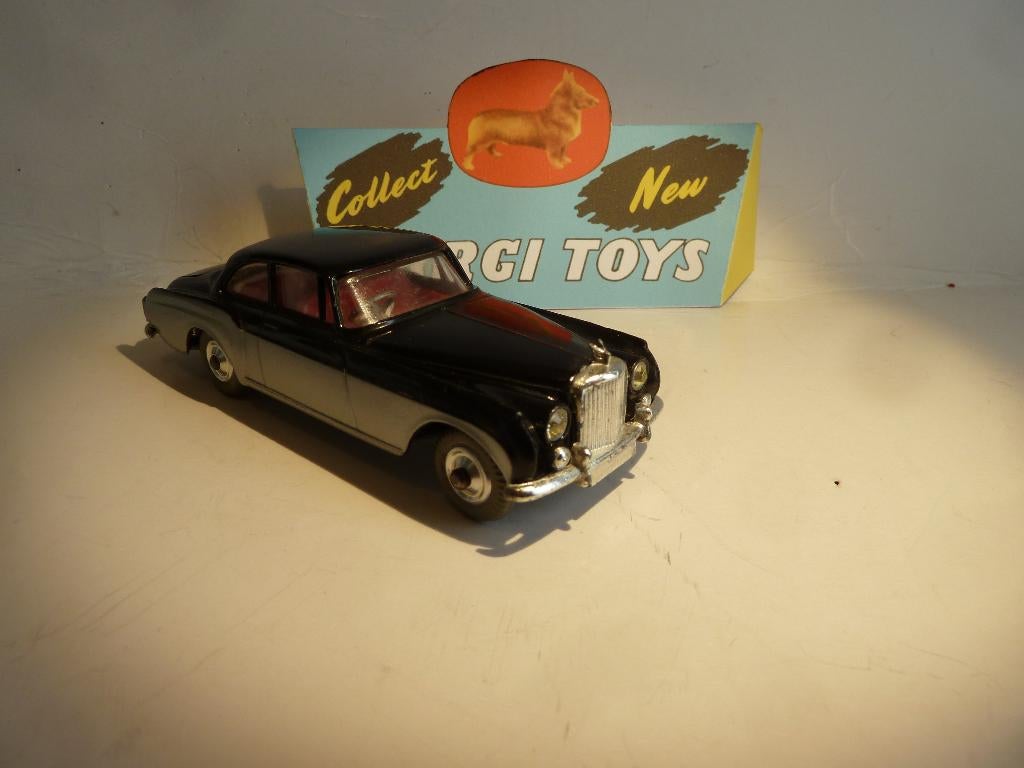 CORGI TOYS:  BENTLEY CONTINENTAL SPORTS SALOON ( met lady)), Ophalen of Verzenden, Zo goed als nieuw, Auto, Corgi