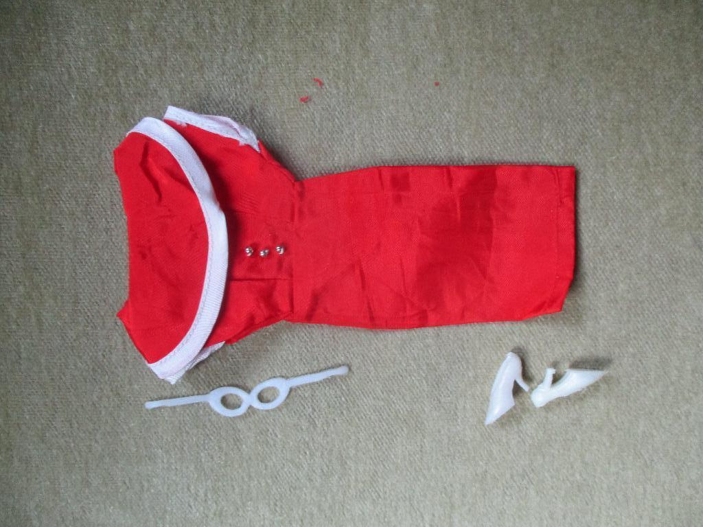 Vintage  barbie   jurkje ,met    jaren 60 hong kong, Verzamelen, Verzenden, Zo goed als nieuw, Kleertjes