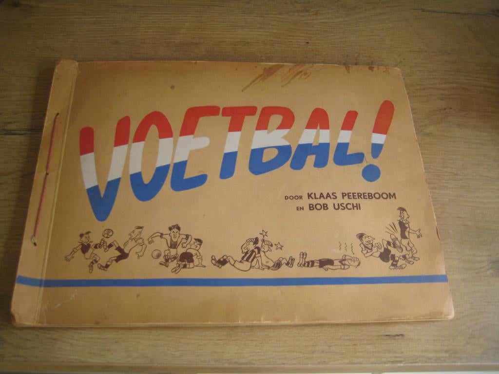 voetbalplaatjesalbum voetbal ! - klaas peereboom / bob uschi, Ophalen of Verzenden, Zo goed als nieuw, Overige binnenlandse clubs