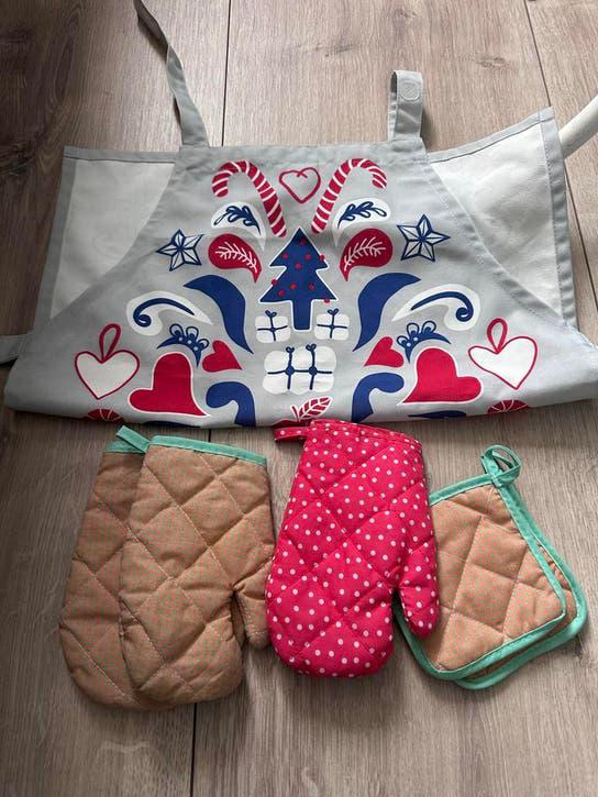 Keukenspeelgoed - Kerstschort met ovenwanten en pannenlappen, Kinderen en Baby's, Ophalen, Gebruikt, Kunststof
