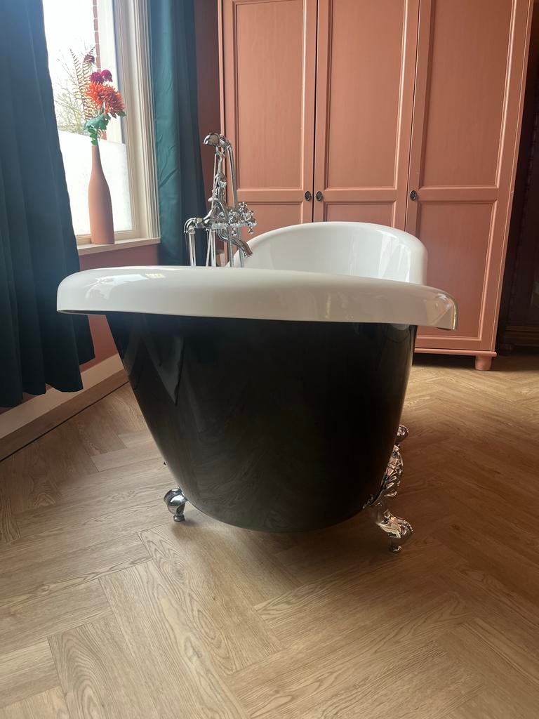 Z.G.A.N. Vrijstaand Bad op Poten met Kraan en Douche, Ophalen, Zo goed als nieuw, Met bad