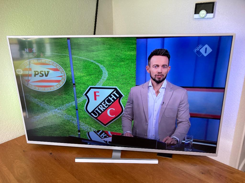 Led tv 50 inch met defect Philips ambilight, Philips, 50 Hz, Ophalen of Verzenden, 100 cm of meer