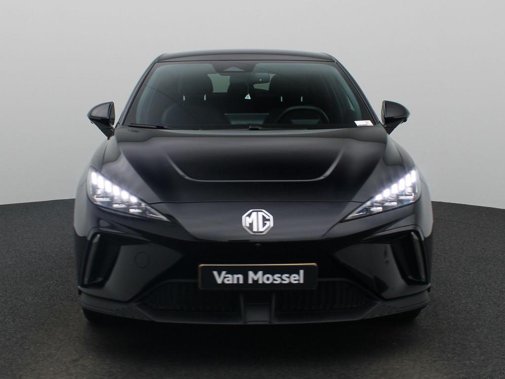 MG MG4 Electric Luxury 64 kWh 204PK | Navigatie | 360 Camera, Auto's, Automaat, Gebruikt, 1675 kg, Zwart