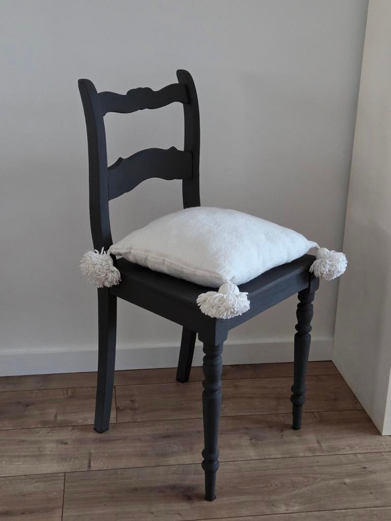 Oude houten stoel, Ophalen, Zo goed als nieuw, Zwart, Eén