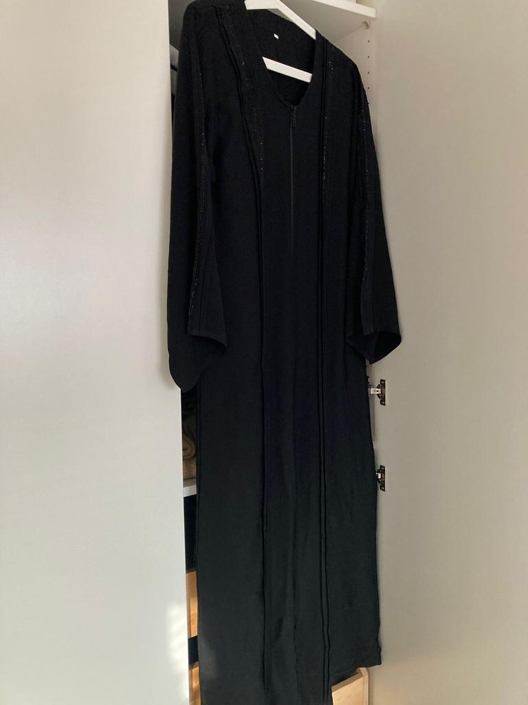 Nieuwe zwarte abaya, Ophalen of Verzenden, Zo goed als nieuw, Zwart, Boven de knie