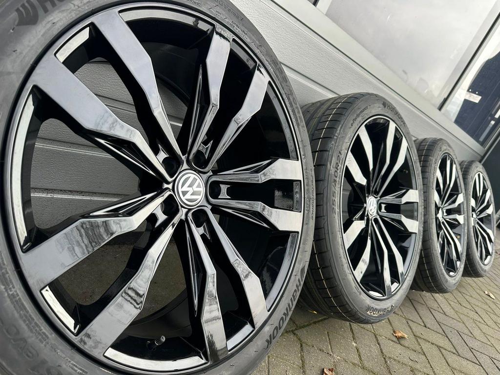 21 Volkswagen Tiguan Touareg CR Suzuka R-line Tayron velgen, 255 mm, -, -, Banden en Velgen