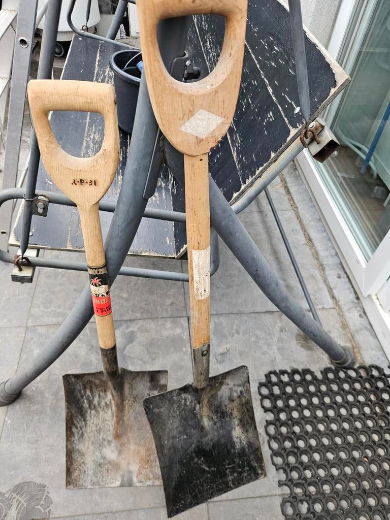 2x Professionele schep met D-greep, Ophalen, Zo goed als nieuw