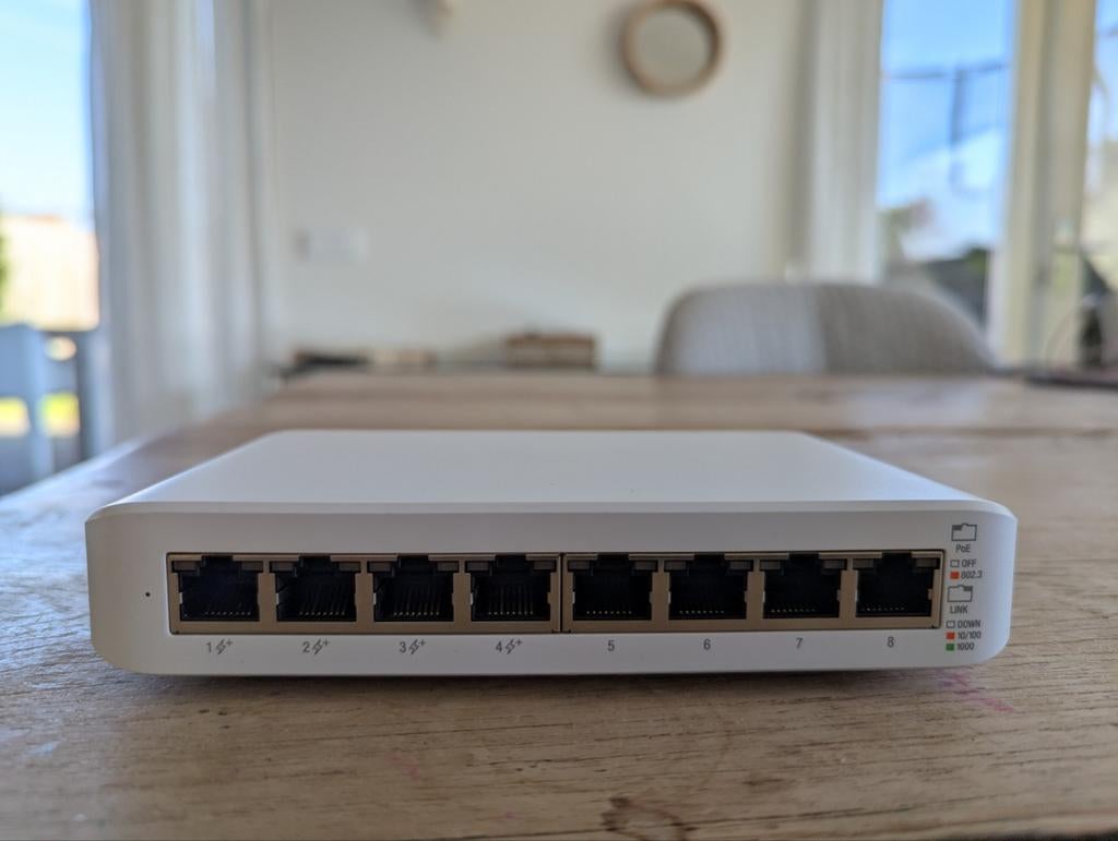 Ubiquiti UniFi USW-Lite-8-PoE (52W) – Zo goed als nieuw, Ophalen of Verzenden, Zo goed als nieuw