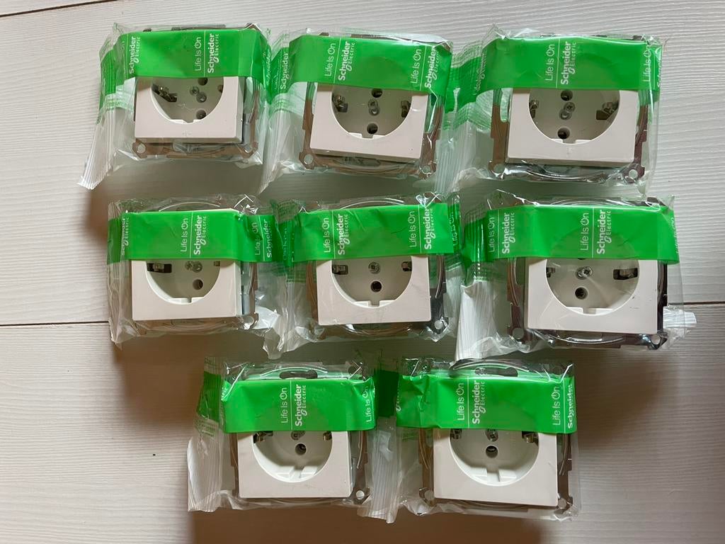 Merten System M inbouw stopcontact randaarde, Ophalen of Verzenden, Nieuw, Stopcontact