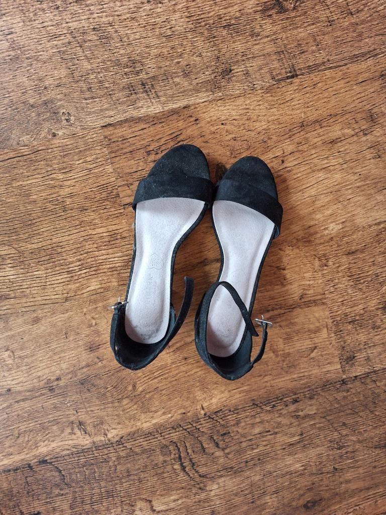 Primark zwarte sandalen met kleine hak maat 37, Primark, Ophalen of Verzenden, Zo goed als nieuw