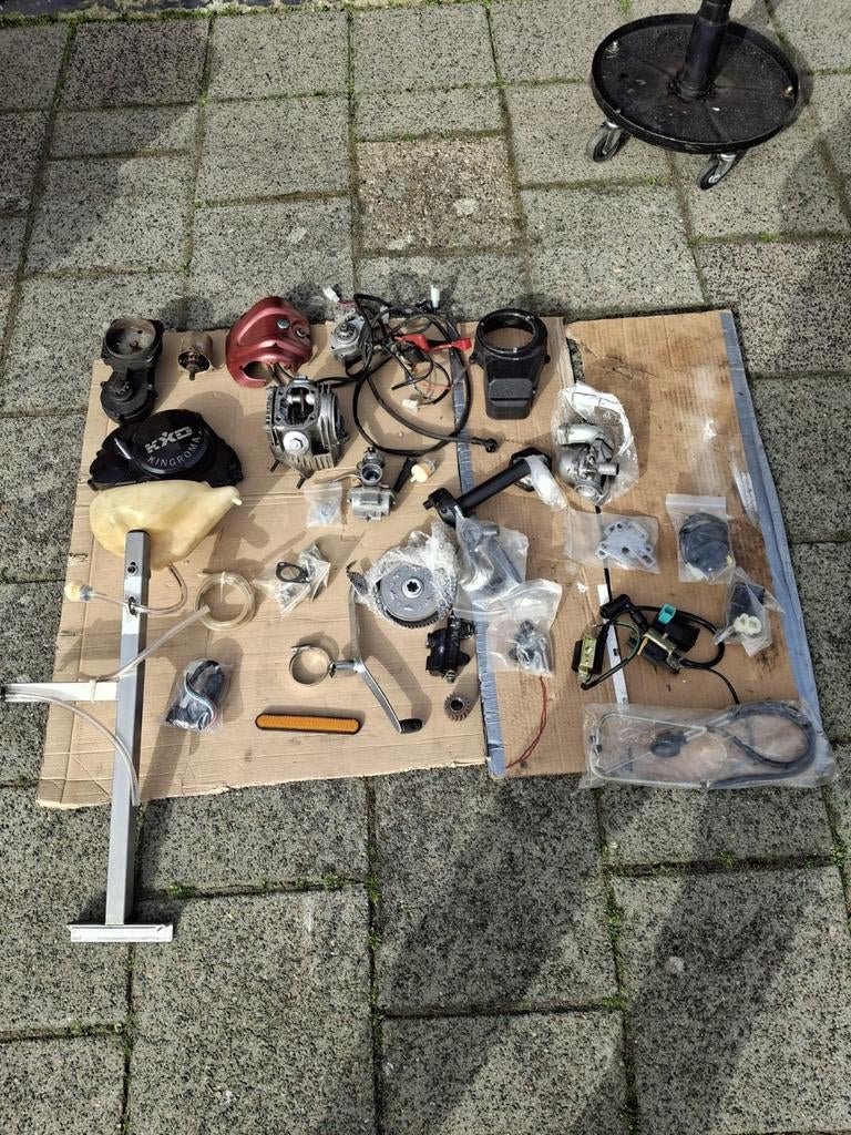 Diverse minibike onderdelen - Motorblok, carburateur, etc., Fietsen en Brommers, Minibikes, Midibikes en Pitbikes, Ophalen of Verzenden