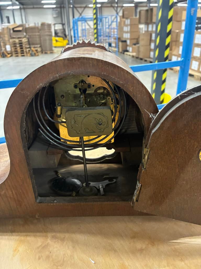 Houten tafelklok, Ophalen