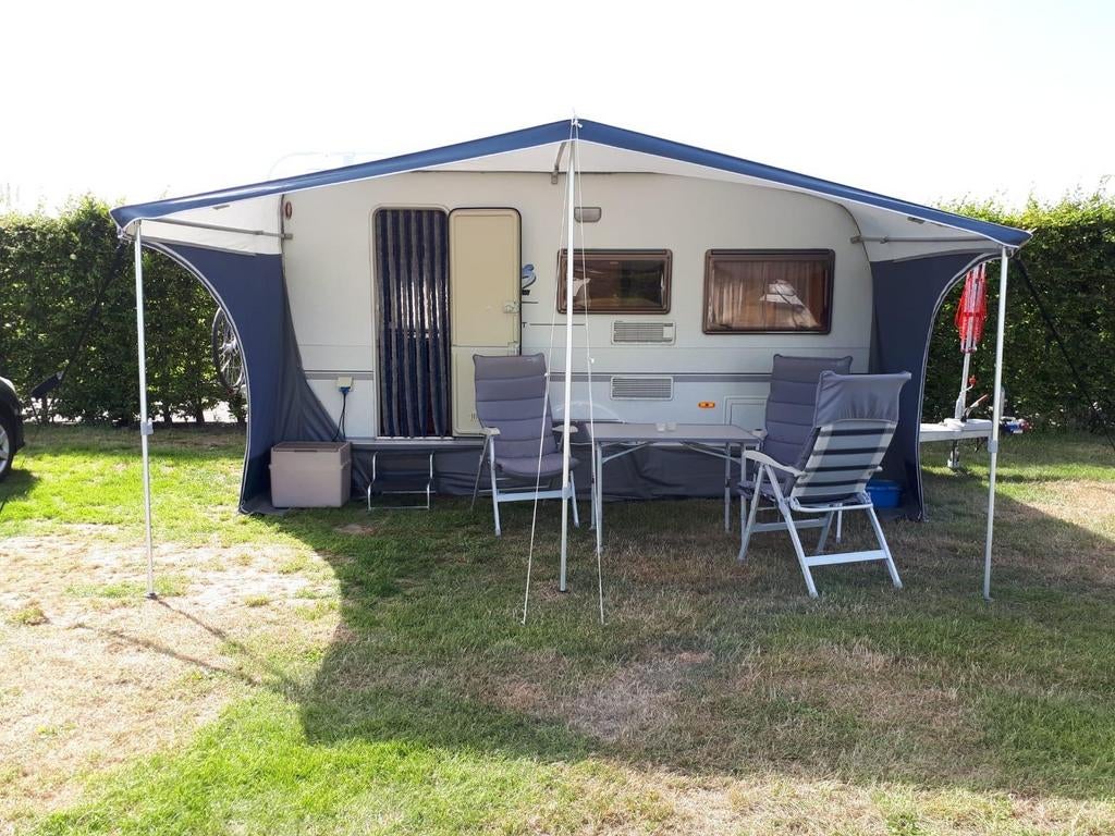 Nog erg nette Knaus sport 2005 incl.voortent!, Kachel, Omvormbare zithoek, Treinzit, 750 - 1000 kg