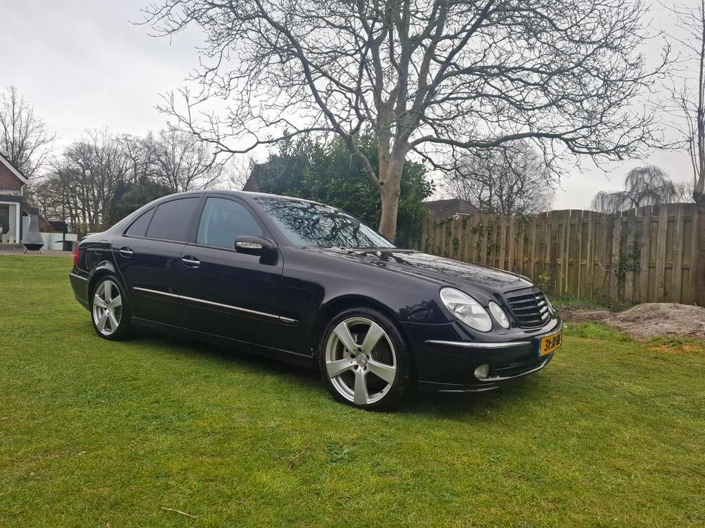 Mercedes-Benz E-Klasse 2.6 E240 Sedan AUT 2002 Zwart, Auto's, Automaat, Achterwielaandrijving, 2597 cc, 1505 kg