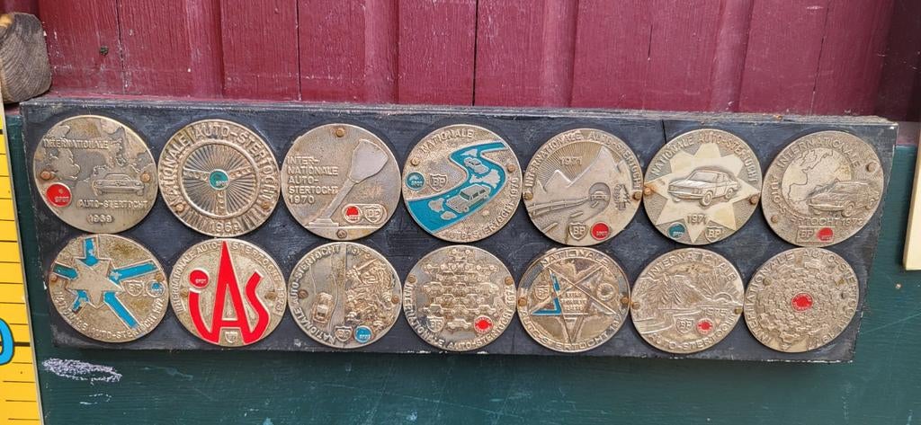 Verzameling BP auto grill plaquettes jaren '60 en '70, Verzamelen, Ophalen of Verzenden, Gebruikt, Auto's