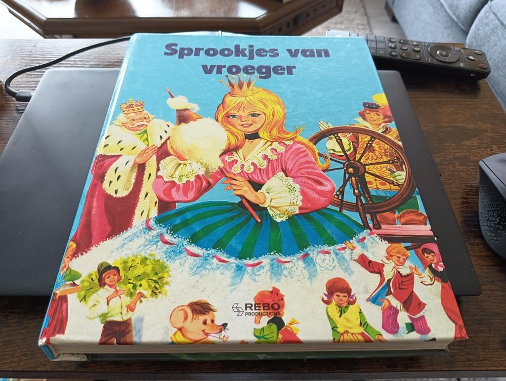 Boek Sprookjes van vroeger, Ophalen of Verzenden, Gelezen