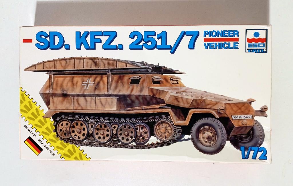 Esci 1/72 Hanomag SdKfz 251/7, Overige merken, Ophalen of Verzenden, Zo goed als nieuw, Tank